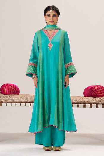Buy_Almaari By Pooja Patel_Green Chanderi Silk V-neck Ruhani V Kurta Palazzo Set _at_Aza_Fashions