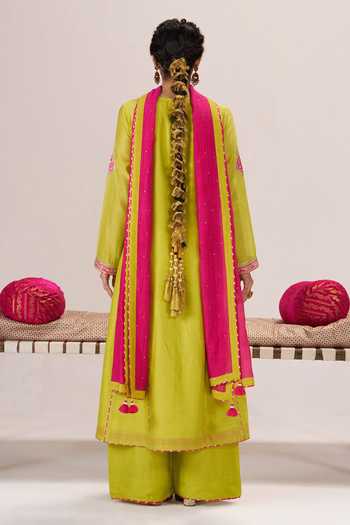 Shop_Almaari By Pooja Patel_Yellow Silk, Silk, V-neck Naaz Kurta Set _at_Aza_Fashions