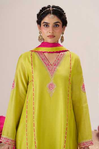 Buy_Almaari By Pooja Patel_Yellow Silk, Silk, V-neck Naaz Kurta Set 