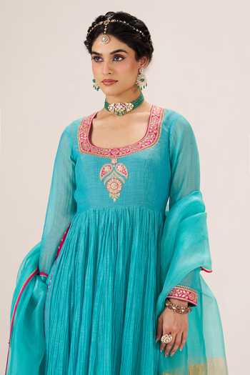 Shop_Almaari By Pooja Patel_Green Silk, Chanderi, Tissue Square Neck Roop Aari Embroidered Anarkali Set _Online_at_Aza_Fashions