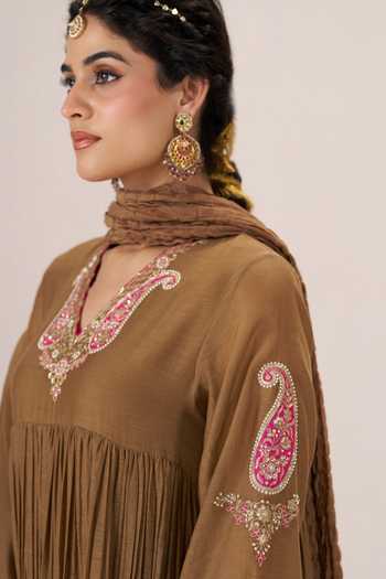 Almaari By Pooja Patel_Brown Chanderi Silk V-neck Rangrez Anarkali Kurta Pant Set _at_Aza_Fashions