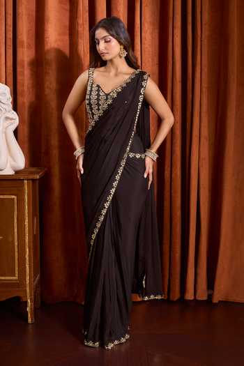 Samyukta Singhania_Black Chiffon V-neck Border Embroidered Pre-draped Saree Set _Online