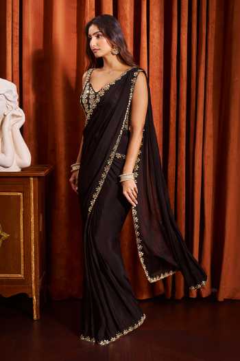 Shop_Samyukta Singhania_Black Chiffon V-neck Border Embroidered Pre-draped Saree Set _Online