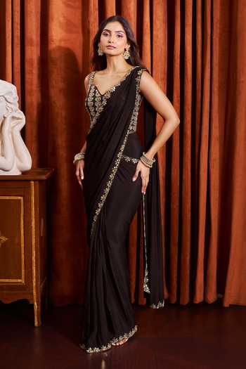 Samyukta Singhania_Black Chiffon V-neck Border Embroidered Pre-draped Saree Set 