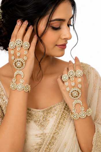 Buy_Vivinia By Vidhi Mehra_Gold Plated Polki Bridal Haathphool - Set Of 2 _at_Aza_Fashions