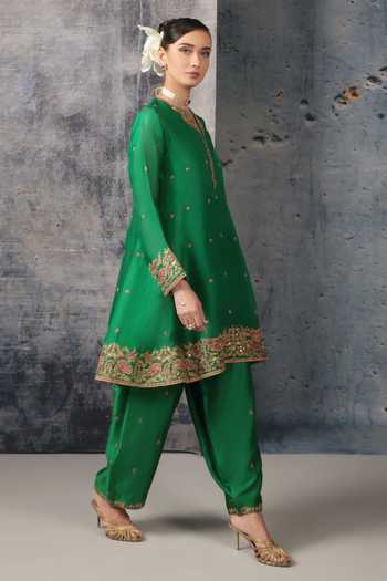 Buy_Label Niti Bothra_Green Silk, Organza, Tencel Split V-neck, Yes Short Pheran Kurta Set _Online_at_Aza_Fashions