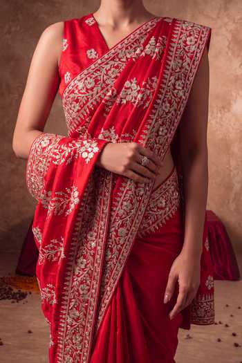Two Sisters By Gyans_Red Silk Saree With Unstitched Blouse Fabric _at_Aza_Fashions