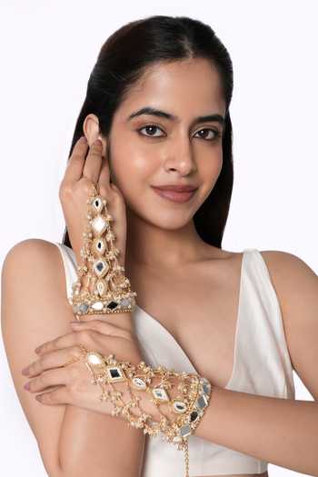Shop_Vaidaan_Gold Plated Kiana Mirror Festive Haathphool - Single Pc _at_Aza_Fashions