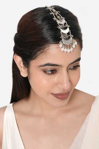 Shop_Vaidaan_Silver Plated Nitya Mirror Pearl Maangtika _at_Aza_Fashions