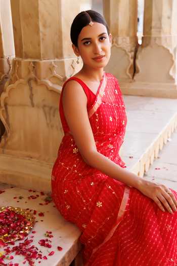 Geroo Jaipur_Red Silk, Cotton Round Neck Checkered Pattern Saree With Blouse _Online_at_Aza_Fashions