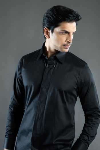 Buy_Varoin Marwah_Black Cotton Satin The D-ring Shirt _at_Aza_Fashions