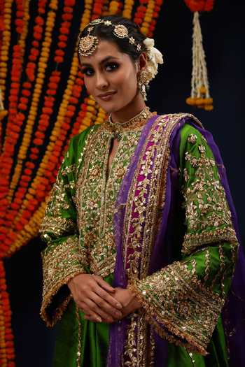 Preeti S Kapoor_Green , Organza V-neck Embroidered Kurta Set _at_Aza_Fashions