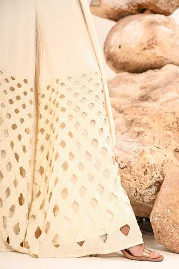 Buy_Day And Mood_Ivory Silk, Satin Sweetheart Neck Cutwork Pant And Blouse Set 