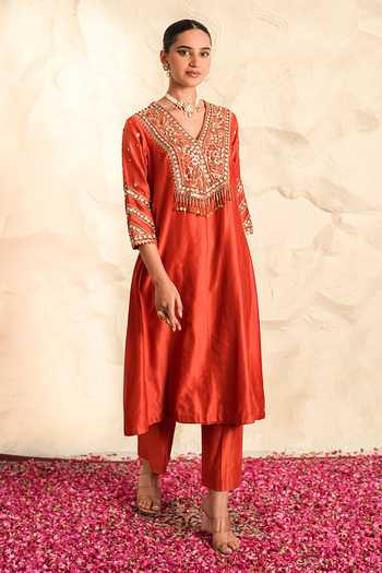 Shop_Nidhika Shekhar_Orange Chanderi, Shantoon V-neck, Yes Gulistan Embroidered Kurta Set _at_Aza_Fashions