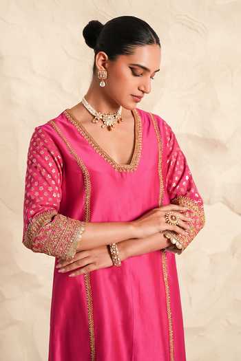 Nidhika Shekhar_Pink Chanderi V-neck, Yes Kesar Gul Embroidered Kurta Set _Online_at_Aza_Fashions