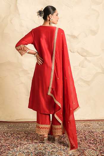 Shop_Nidhika Shekhar_Red Chanderi V-neck, Yes Rangrez Panelled Embroidered Kurta Set _at_Aza_Fashions