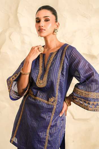 Nidhika Shekhar_Blue Chanderi, Organza Split V-neck Saanjh Embroidered Kurta Set _at_Aza_Fashions