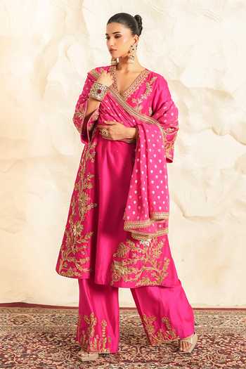 Nidhika Shekhar_Pink Chanderi, Shantoon V-neck, Yes Riwaayat Gulabi Embroidered Kurta Set _Online_at_Aza_Fashions