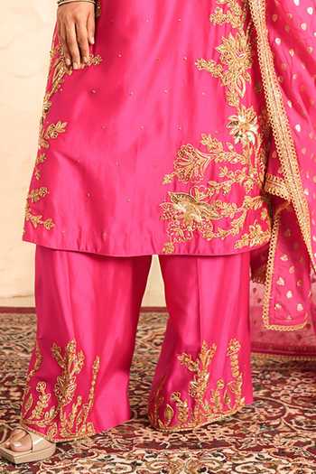 Nidhika Shekhar_Pink Chanderi, Shantoon V-neck, Yes Riwaayat Gulabi Embroidered Kurta Set _at_Aza_Fashions