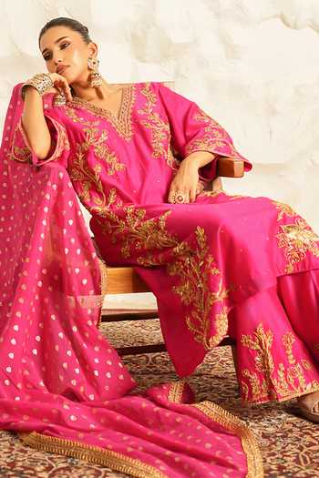 Buy_Nidhika Shekhar_Pink Chanderi, Shantoon V-neck, Yes Riwaayat Gulabi Embroidered Kurta Set 