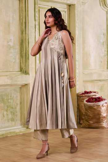 Shop_Muditaa By Urmila_Green Silk, Chanderi V-neck Sargam Banarasi Anarkali Set _Online_at_Aza_Fashions