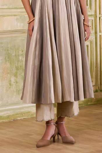 Muditaa By Urmila_Green Silk, Chanderi V-neck Sargam Banarasi Anarkali Set _at_Aza_Fashions