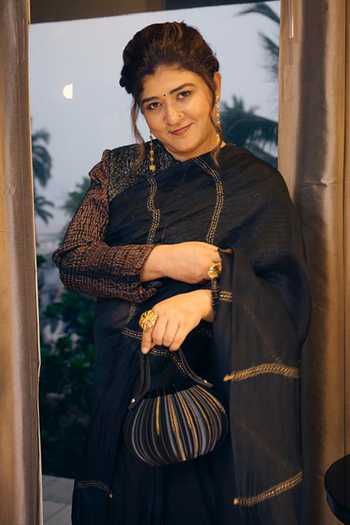 Buy_Orriri_Black Comet Metallic Pleated Bag _Online_at_Aza_Fashions