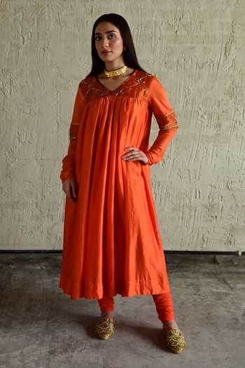 Buy_Shorshe Clothing_Orange Chanderi, Crepe V-neck Embroidered Kurta And Churidar Set _Online_at_Aza_Fashions