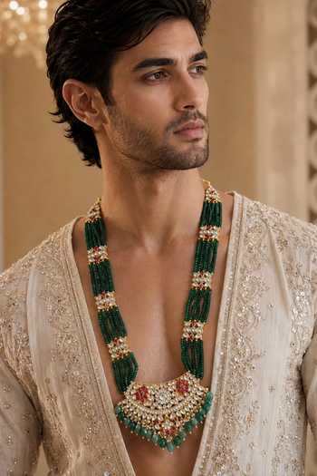 Buy_Vivinia By Vidhi Mehra_Emerald Green Beaded Kundan Necklace _at_Aza_Fashions