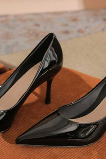 Shop_Ozzaro_Black Bindaas Glossy Patent Heels _Online