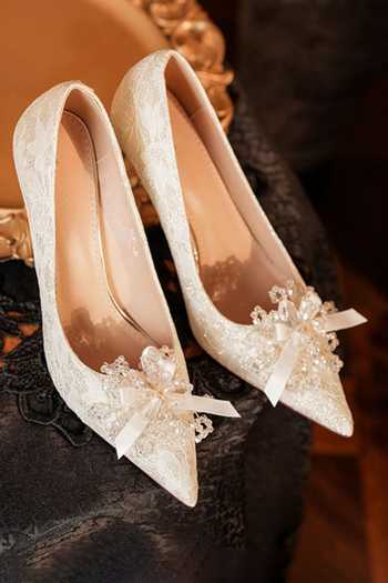 Shop_Ozzaro_Gold Heera Phool Pu Leather Heels _at_Aza_Fashions