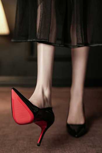 Buy_Ozzaro_Black Classic Line Glossy Heels 