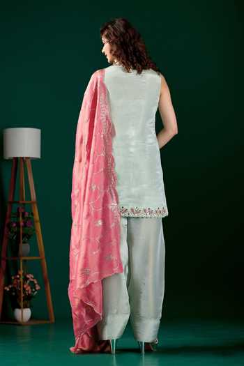 Damoiselle_Green Silk, Tissue V-neck Embroidered Kurta Set _Online_at_Aza_Fashions