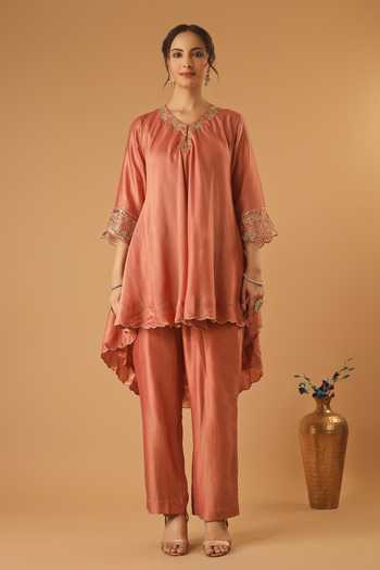 Shop_Vinusto_Peach Chanderi, Tissue V-neck, Yes Border Embroidered Kurta Set _Online_at_Aza_Fashions