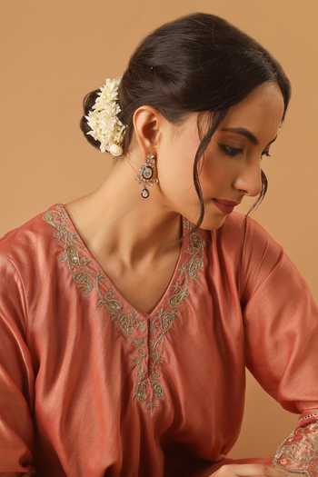 Shop_Vinusto_Peach Chanderi, Tissue V-neck, Yes Border Embroidered Kurta Set 