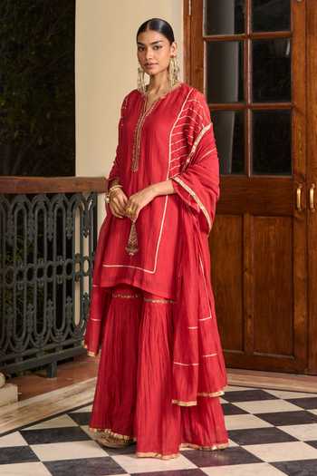 TA’Assur_Red Chanderi V-neck Embroidered Kurta Set _Online_at_Aza_Fashions