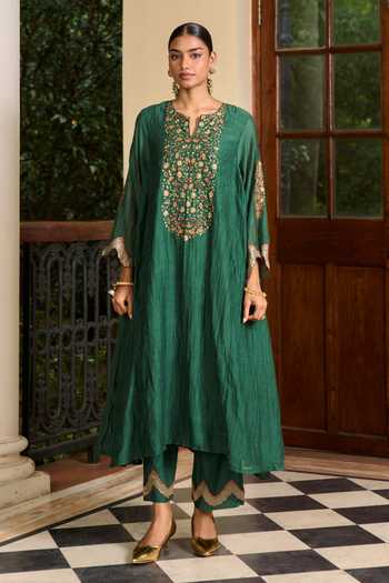 Buy_TA’Assur_Green Tissue Split V-neck Hand Embroidered Kurta Set _Online_at_Aza_Fashions