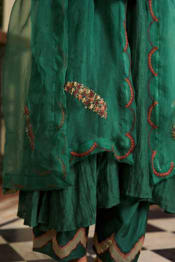 Shop_TA’Assur_Green Tissue Split V-neck Hand Embroidered Kurta Set _Online_at_Aza_Fashions