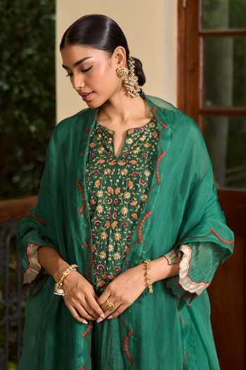 Buy_TA’Assur_Green Tissue Split V-neck Hand Embroidered Kurta Set 