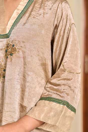 Shop_TA’Assur_Beige Tissue V-neck Hand Embroidered Kurta Set 