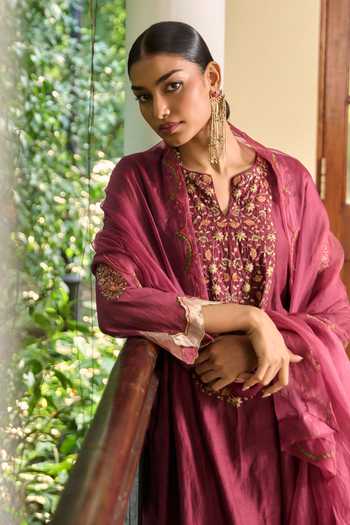 Buy_TA’Assur_Wine Chanderi, Tissue Embroidered Kurta Set 