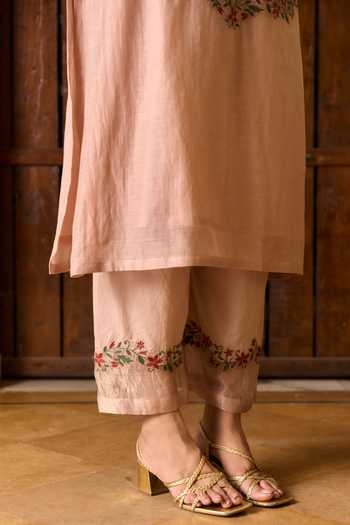 TA’Assur_Peach Chanderi, Tissue V-neck Hand Embroidered Kurta Set _Online_at_Aza_Fashions