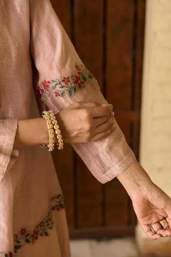 Buy_TA’Assur_Peach Chanderi, Tissue V-neck Hand Embroidered Kurta Set _Online_at_Aza_Fashions