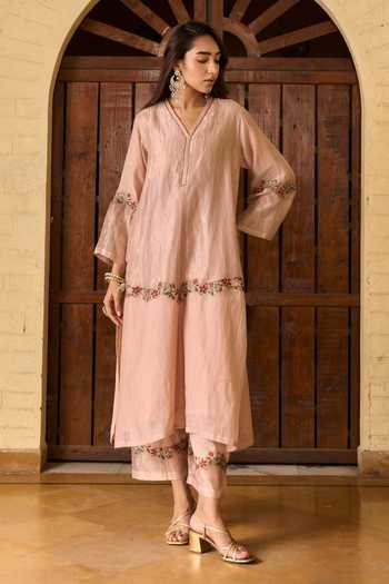 TA’Assur_Peach Chanderi, Tissue V-neck Hand Embroidered Kurta Set _at_Aza_Fashions