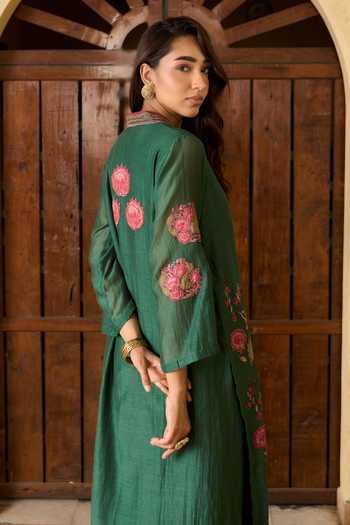 Buy_TA’Assur_Green Chanderi V-neck Applique Kurta Set _Online_at_Aza_Fashions