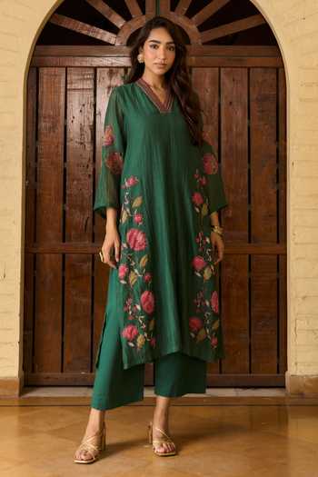 Shop_TA’Assur_Green Chanderi V-neck Applique Kurta Set _Online_at_Aza_Fashions