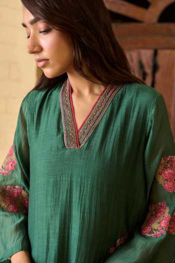 Buy_TA’Assur_Green Chanderi V-neck Applique Kurta Set 