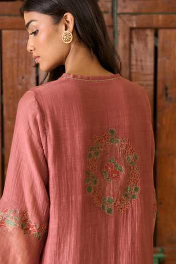 TA’Assur_Pink Chanderi, Tissue V-neck Hand Embroidered Kurta Set _Online