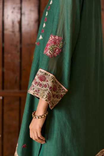 Buy_TA’Assur_Green Chanderi Split V-neck Hand Embroidered Kurta Set _Online_at_Aza_Fashions