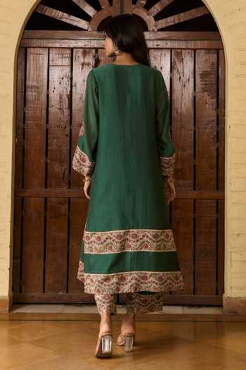 Shop_TA’Assur_Green Chanderi Split V-neck Hand Embroidered Kurta Set _at_Aza_Fashions